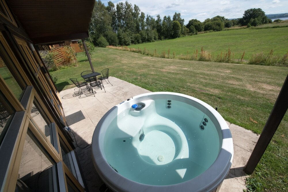 Фото Loch Lomond Waterfront Luxury Lodges