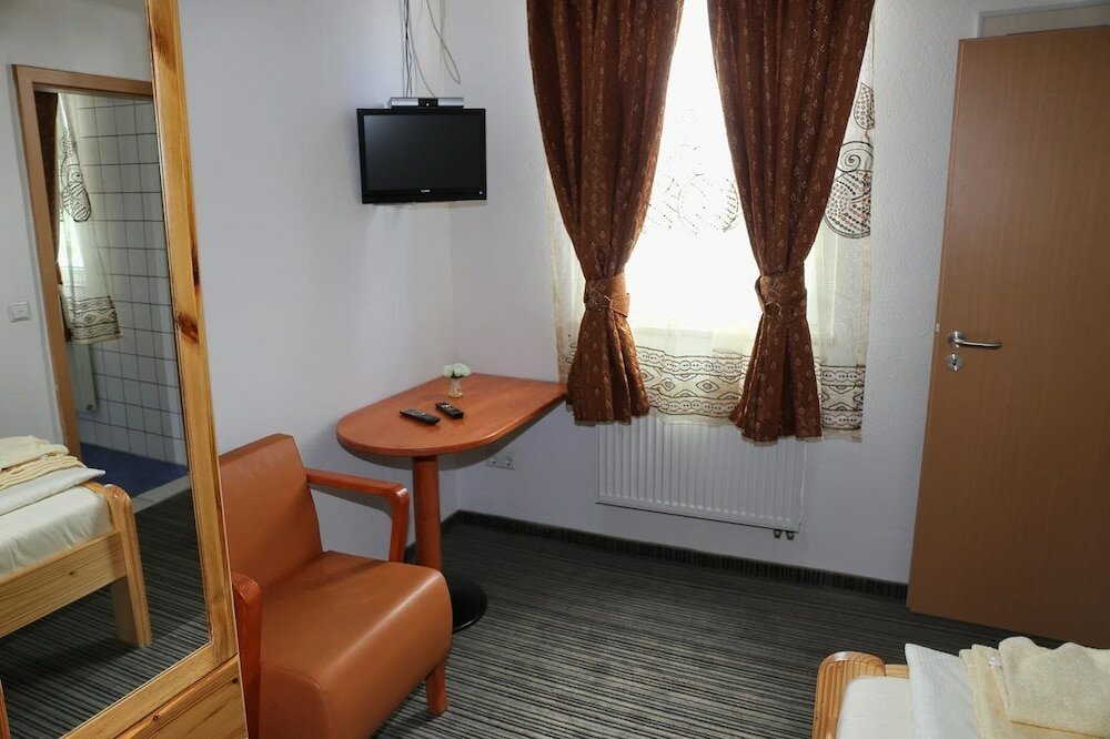 Фото Hotel Garni zur Eisenbahn