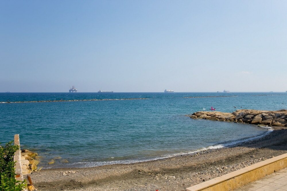 Фото Seaside Luxury Beach Apartment