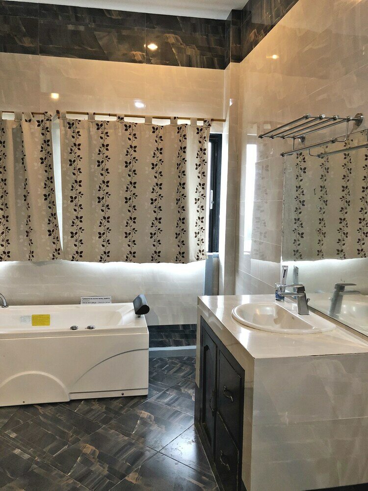 Фото Knights Ko Suites