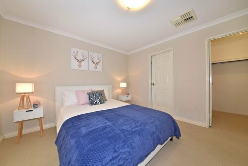 Гостиница Redcliff Home Close to City & Airport в Перте