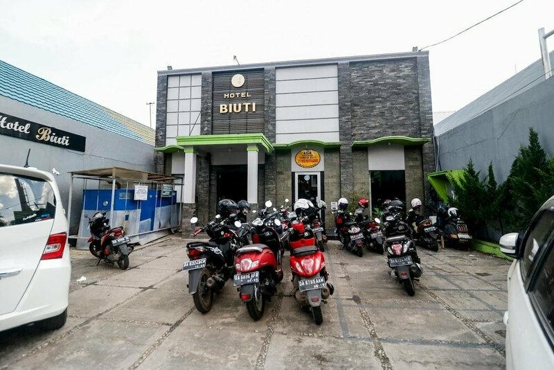 Гостиница RedDoorz near Pasar Tarapung Siring Banjarmasin в Банджармасине