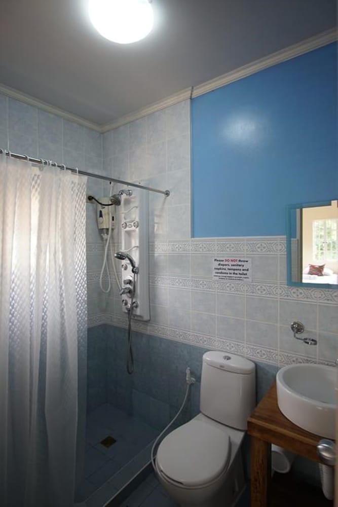 Фото Charming Tagaytay Vacation Home