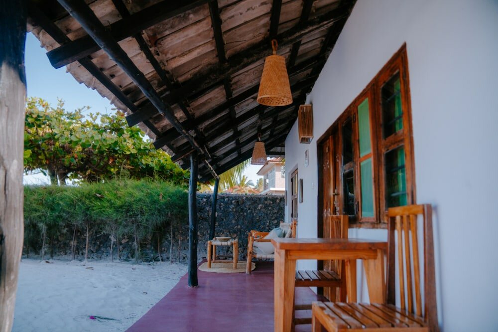 Фото Tiki Beach Club and Resort