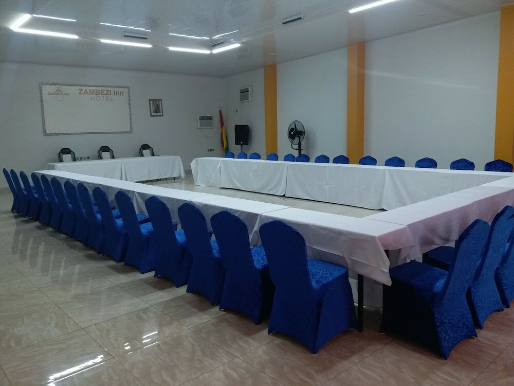 Фото Zambezi Inn Hotel