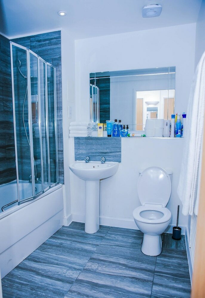 Фото Riverside 2 Bed Apartment