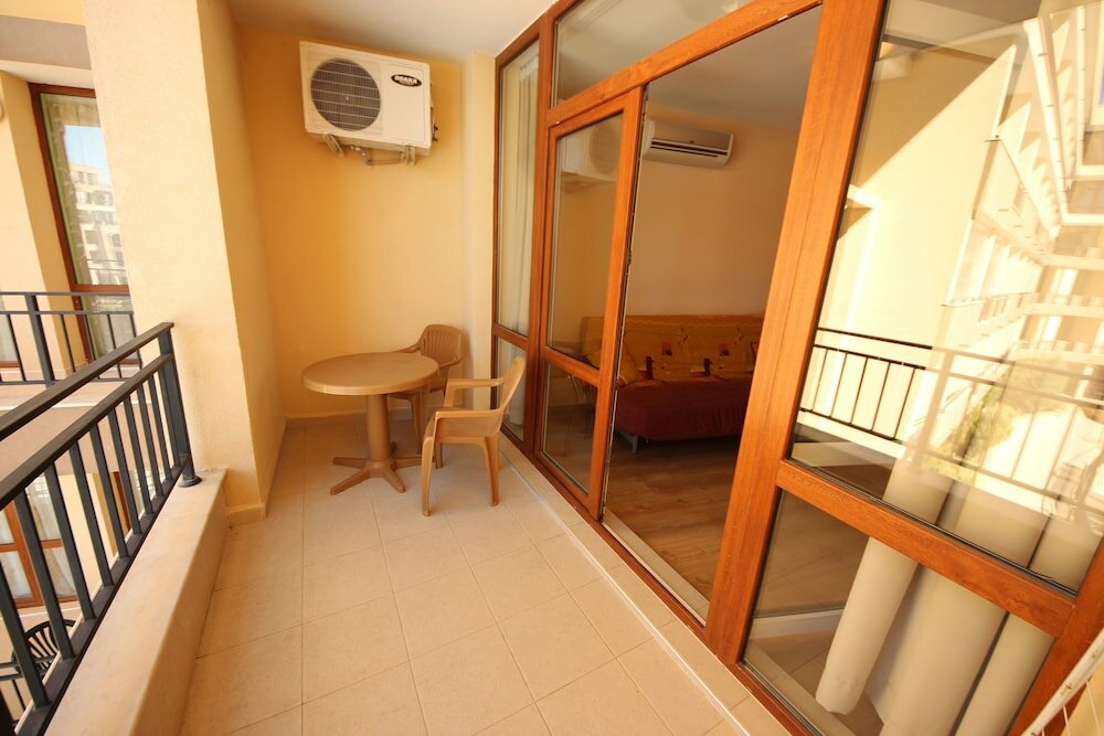 Фото Menada Luxor Apartments