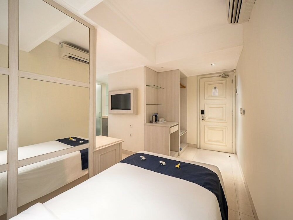 Фото Alron Hotel Kuta Powered by Archipelago