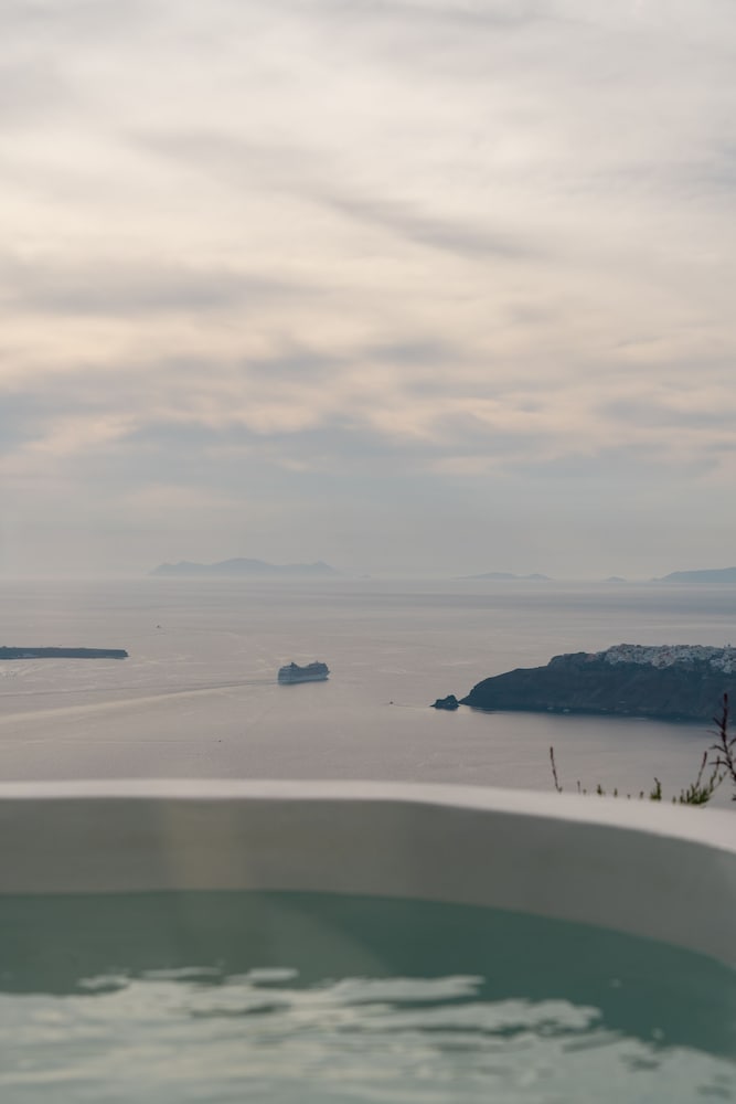 Фото Serendipity Cliffside Villa & Suites