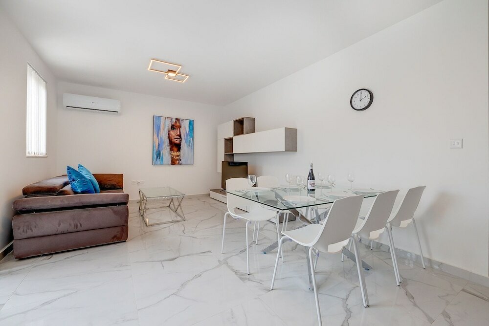 Фото Stylish 2br Apartment in Central St Julians