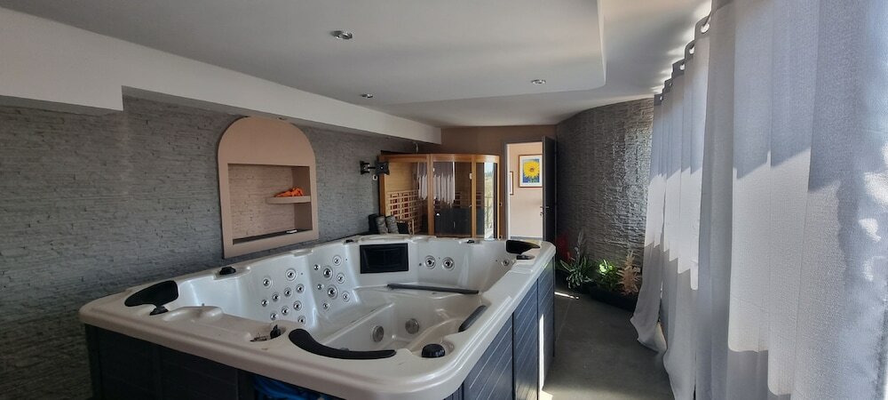 Фото Miga Hotel Airport