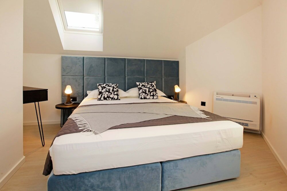 Фото Beachfront villa Senses for 12 in Milna