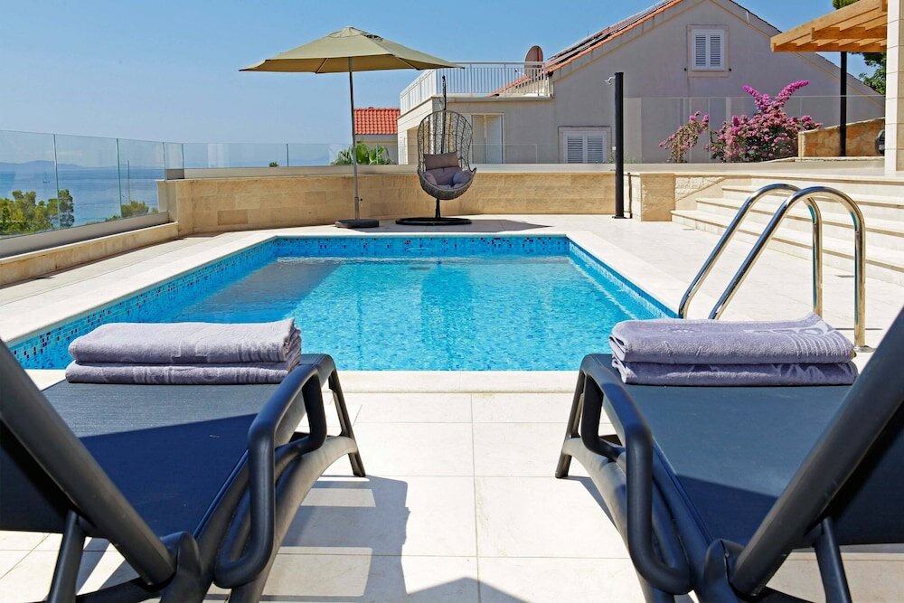 Фото Beachfront villa Senses for 12 in Milna