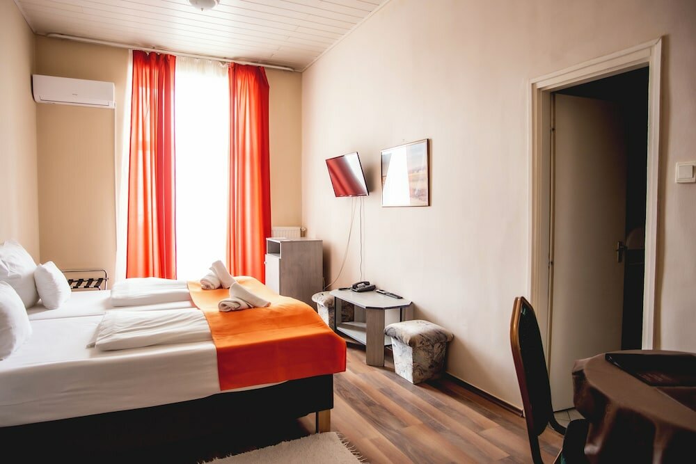 Фото Hotel Kapos