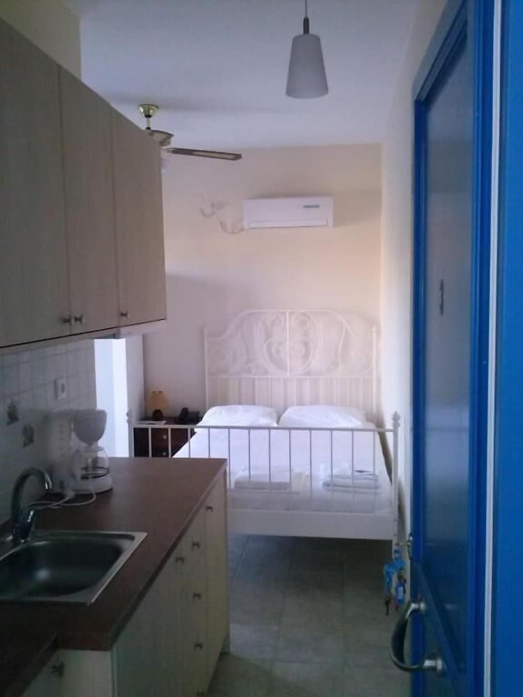 Фото Eleni Apartments