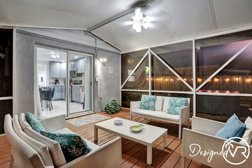 Фото Renovated2 Br with Private Hot tub