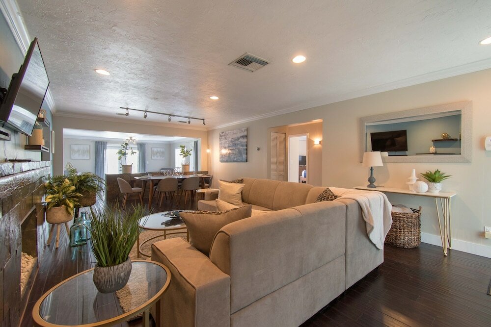 Фото Private Pool 3br New Modern Furniture