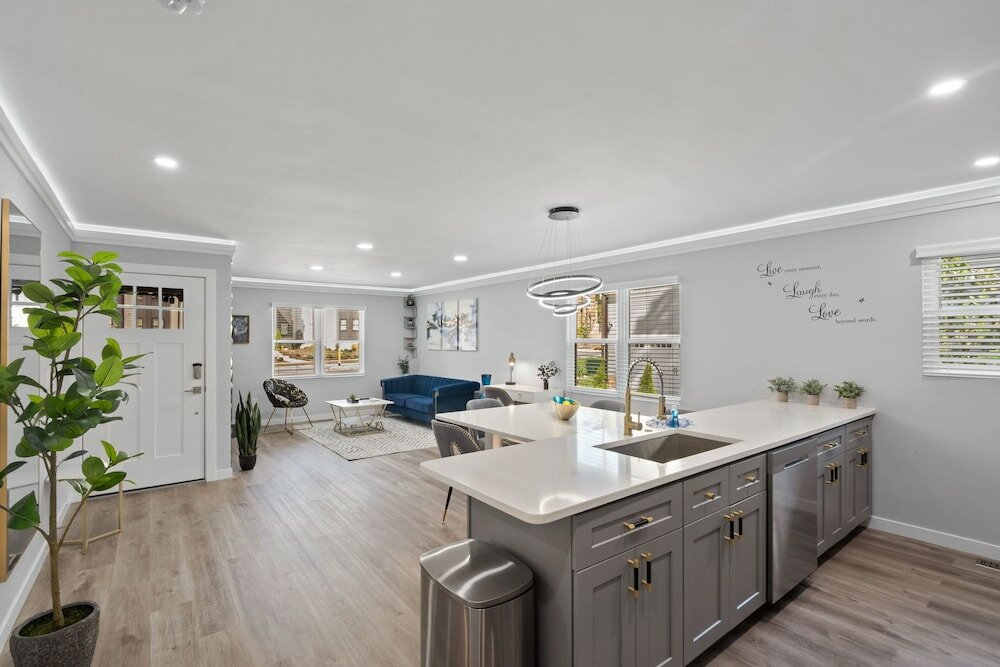 Фото Charlotte Spacious Home