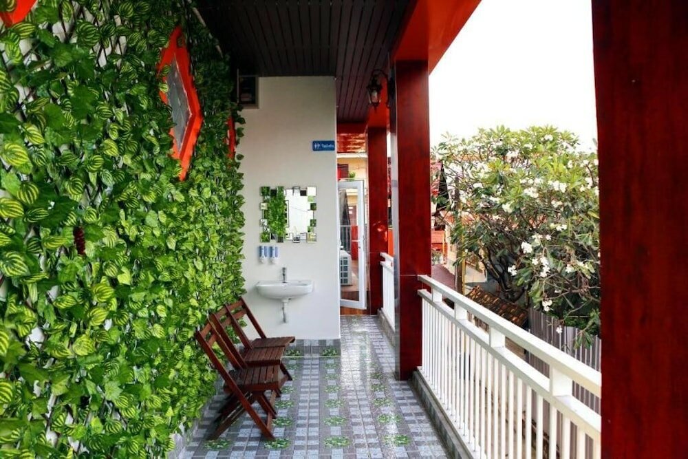 Фото Champion Hotel & Pub