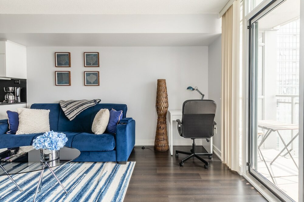 Фото Marvelous Elegant Downtown Apartments