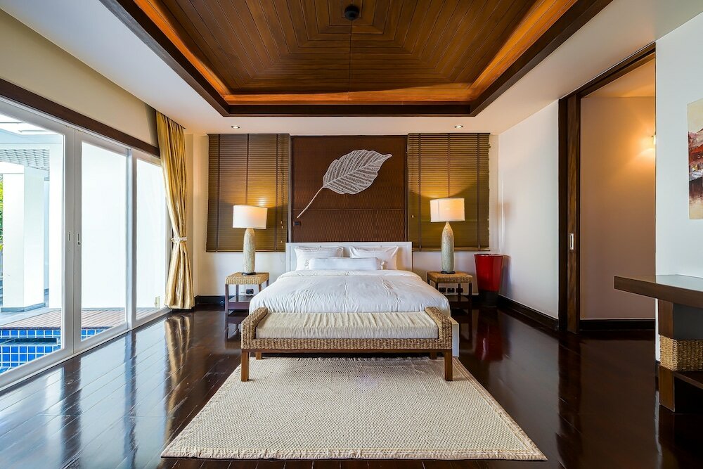 Фото Luxury Mansion 6 Br on Golf Course Jb