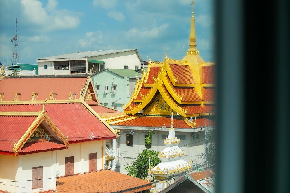 Фото Champion Hotel & Pub