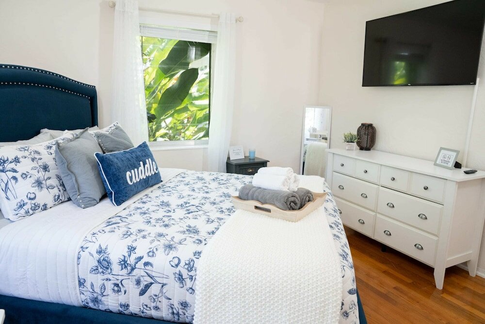 Фото Cozy House With Patio, Fireplace, Parking - Hollywood, Florida