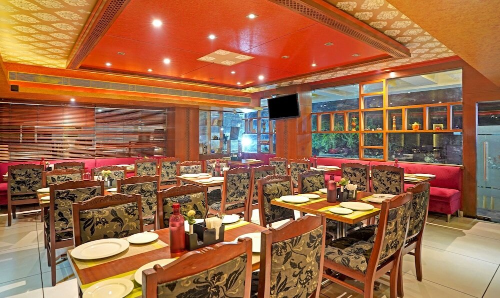 Фото Treebo Trend The Royal Cm