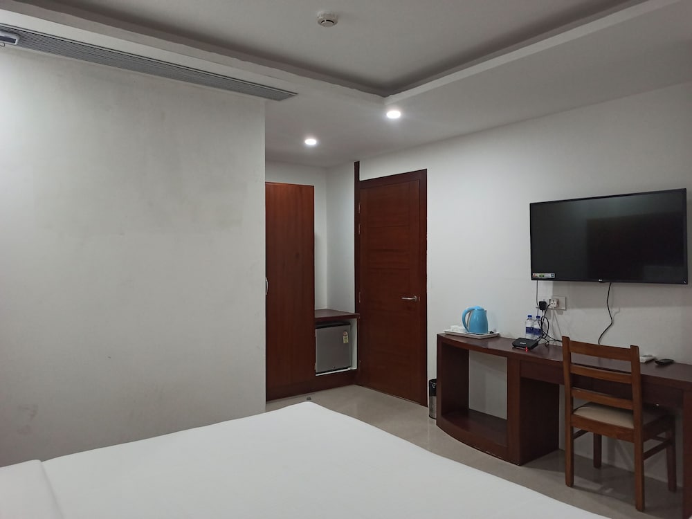 Фото Hotel Autumn Crocus - A Boutique Hotel