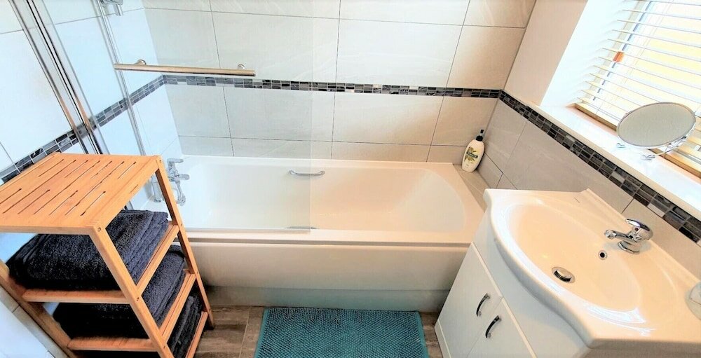 Фото 3-bed House With Superfast Wi-fi, Dw Lettings 15vr