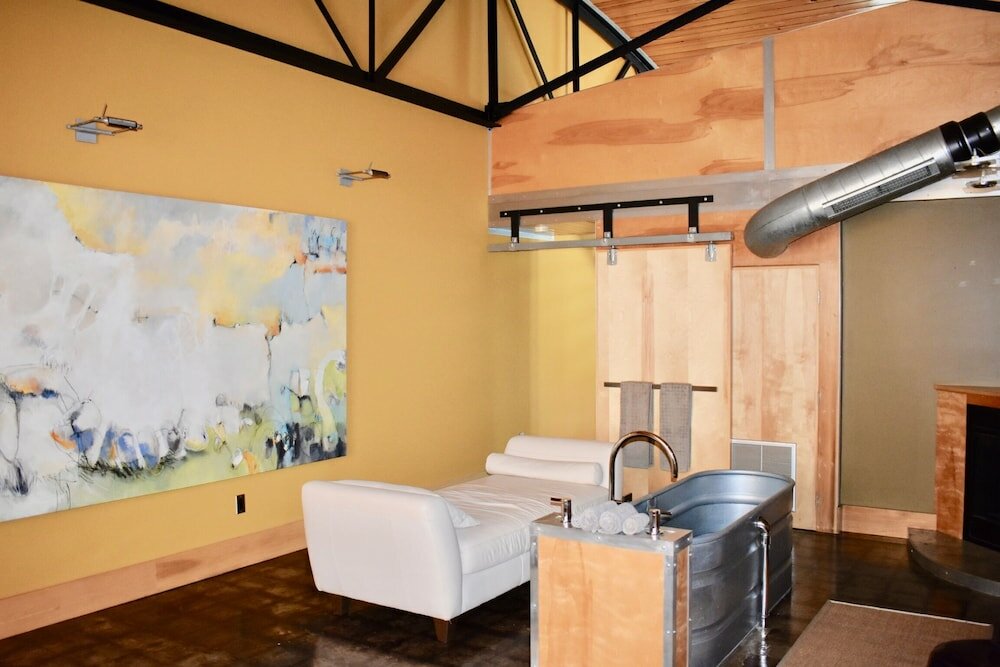 Фото The Hangar Lofts Hotel