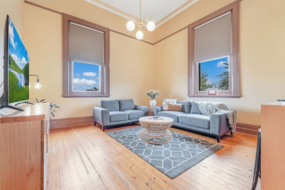 Фото Clocktower Suites