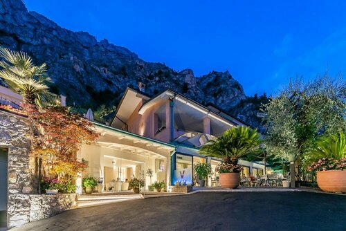 Внешний вид отеля Relax Hotel La Gardenia & Villa Oleandra в Лимоне-суль-Гарде, фото 1