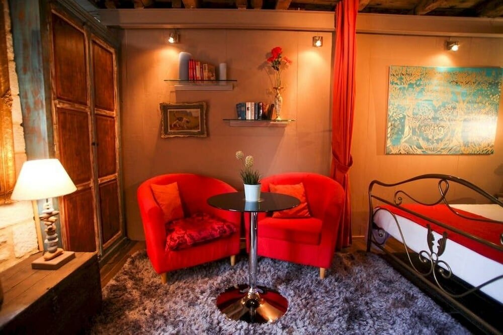 Фото Antique Luxury Groundfloor Suite