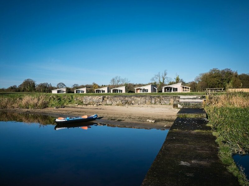 Гостиница Platinum Lakeside Lodge at Mullans Bay