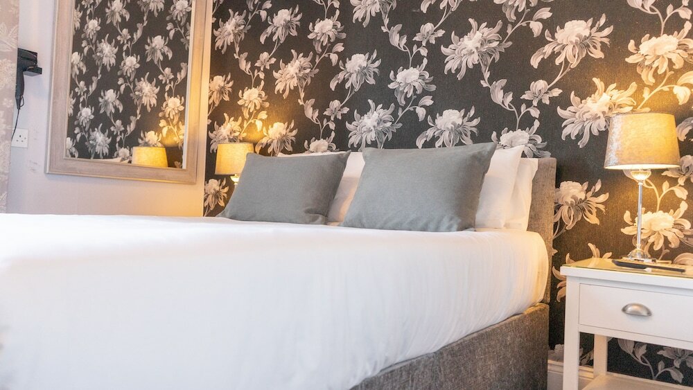 Фото West End Hotel