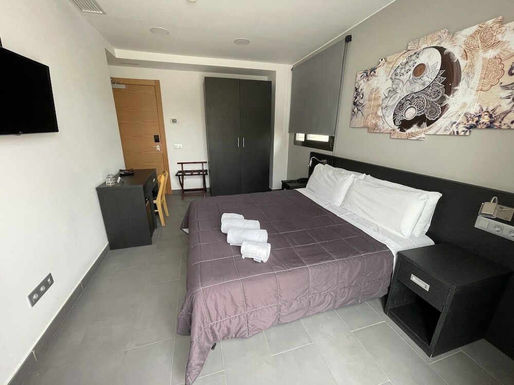 Фото Hotel 6 Bis