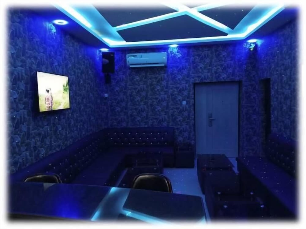 Фото Blooms Spot Hotel and Apartments