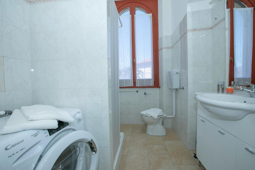 Фото Residenza Gardenia Lake View Luino Center