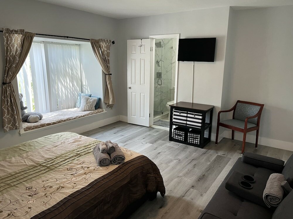 Фото Luxurious & Spacious Townhouse 6 Miles From Beach