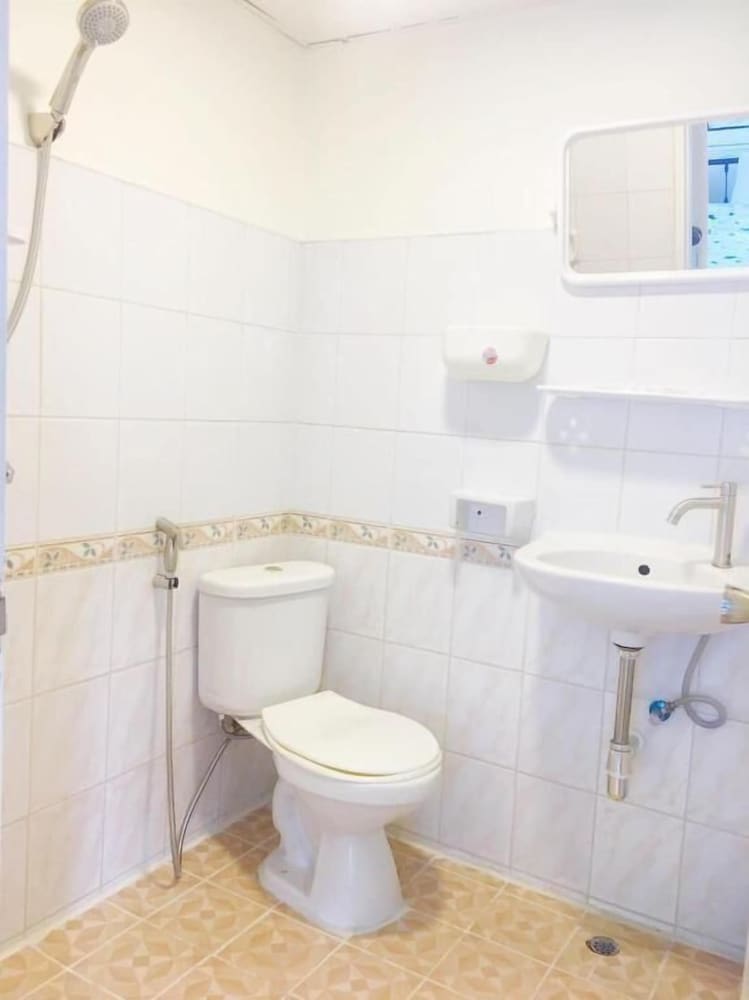 Фото RoomQuest Rim Tha Phae