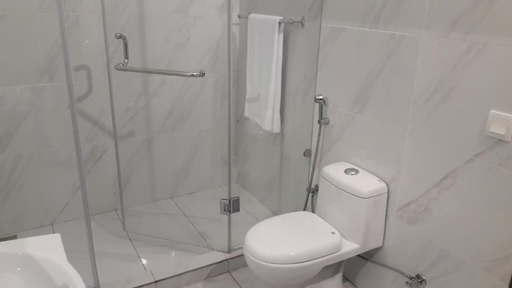 Фото MaryLeena Hotel Gulberg Lahore