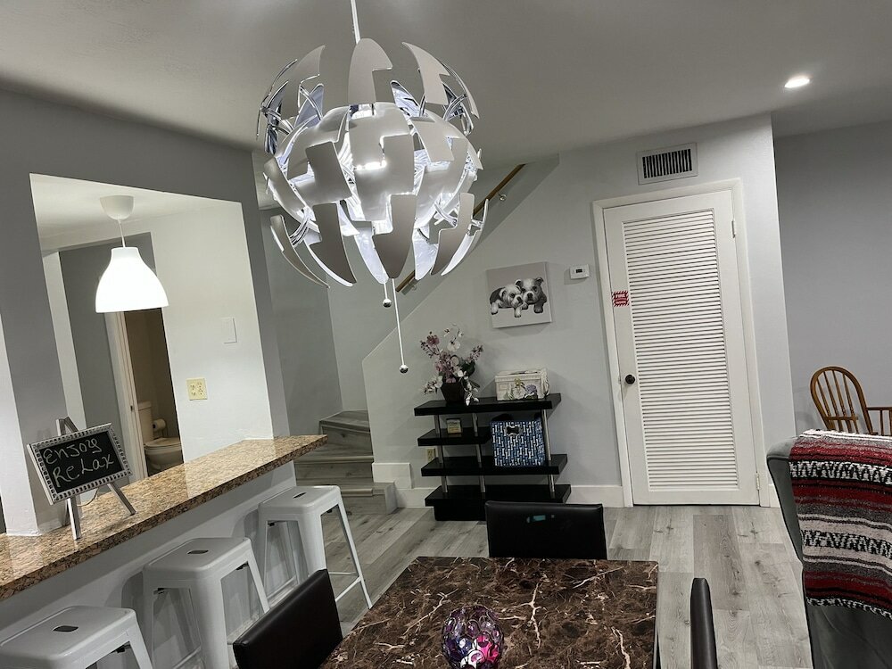 Фото Luxurious & Spacious Townhouse 6 Miles From Beach