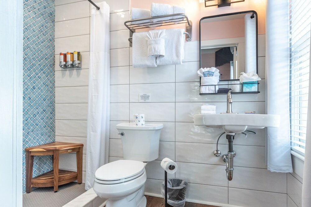 Фото The Porch on Frances Inn