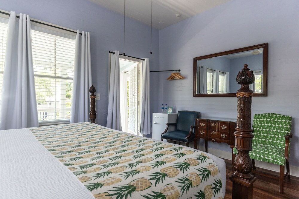 Фото The Porch on Frances Inn