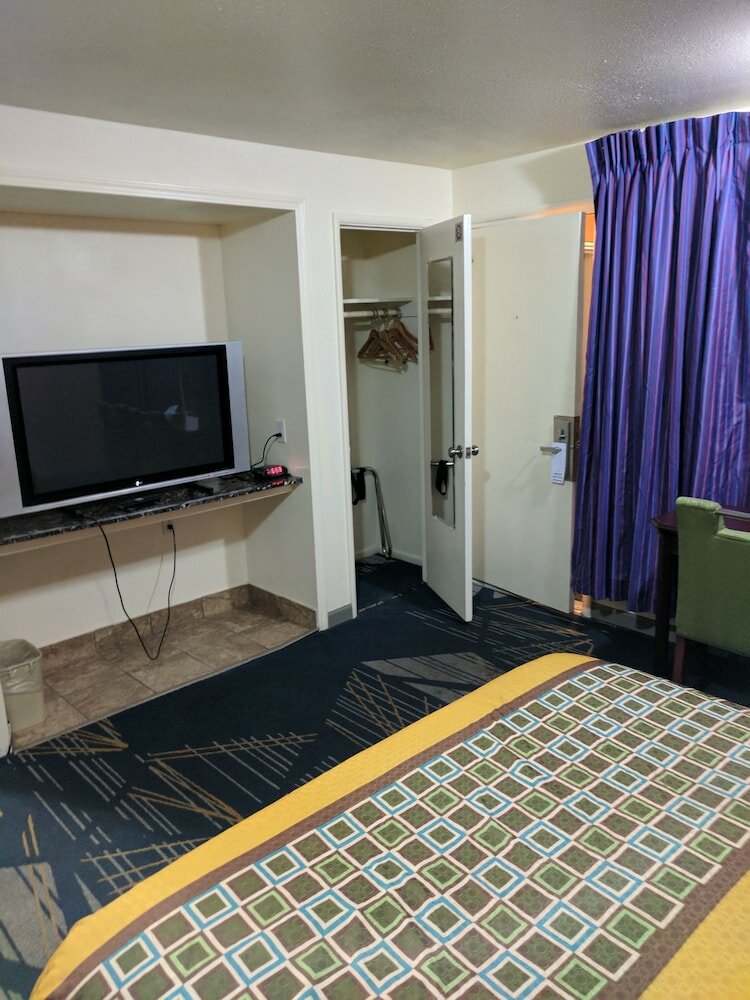 Фото La Hacienda Motel