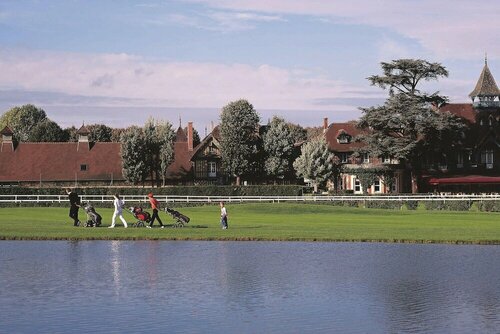 Гостиница Renaissance Paris Hippodrome De St. Cloud Hotel в Версале