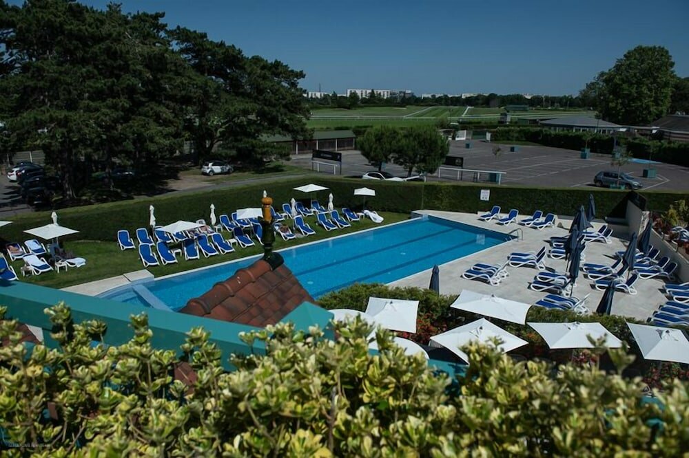 Фото Renaissance Paris Hippodrome De St. Cloud Hotel