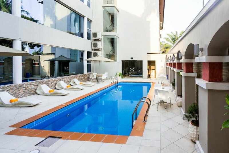 Гостиница Morning Side Suites в Лагосе