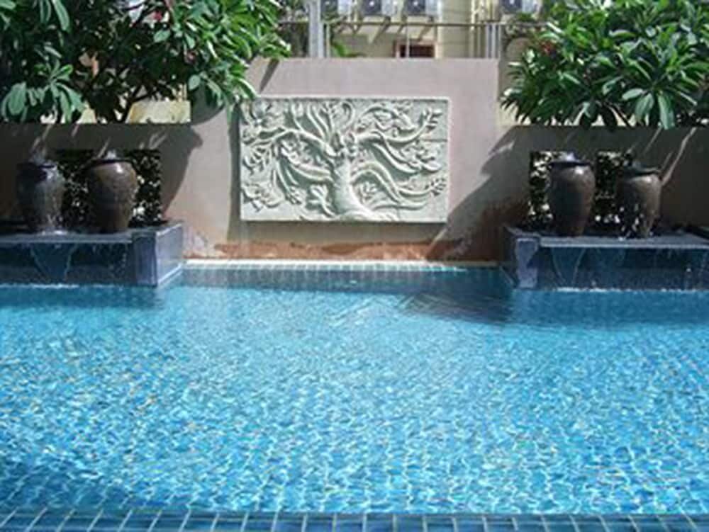 Hotel Crown Pattaya Beach Hotel, Pattaya, photo